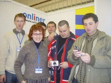  Каманда Onliner/ Крайнія злева – Віталь і Ксенія Шураўка, 2003.