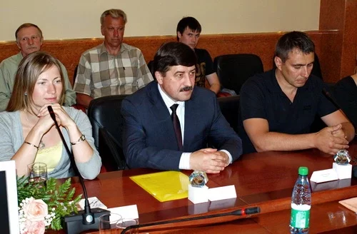 Дар'я Домрачава і былы старшыня КДБ Вадзім Зайцаў (у цэнтры).