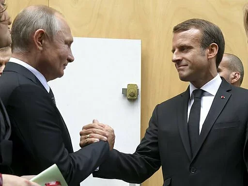 Владимир Путин и Эммануэль Макрон. Фото: AP