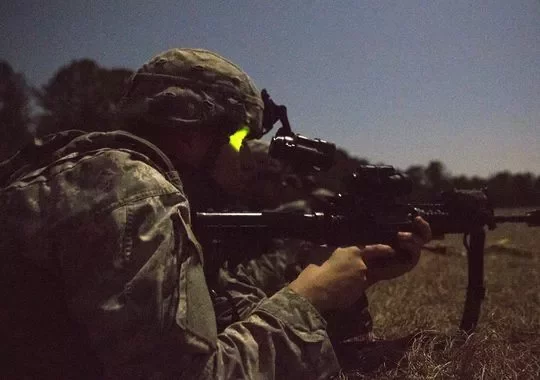 Солдат с новым типом прицела ночного видения, фото gannett-cdn.com