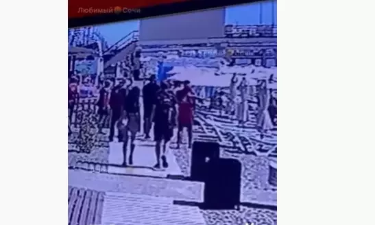 Скриншот видео инцидента на пляже