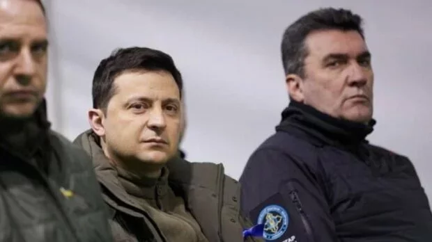 С президентом Зеленским. Алексей Данилов — справа. Скриншот из видео