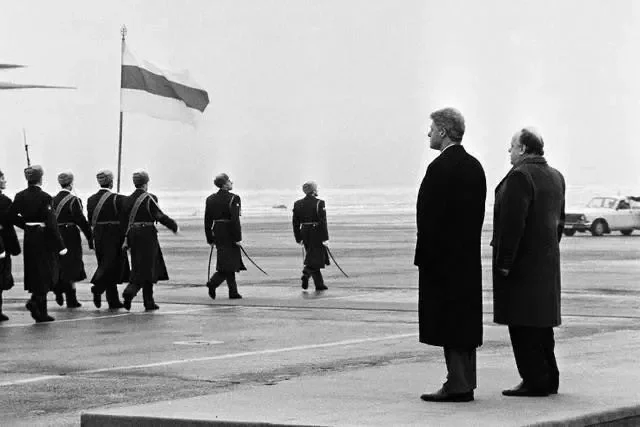 Станислав Шушкевич встречает в Минске Билла Клинтона. Январь 1994