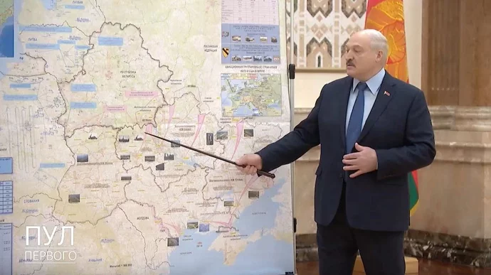 Лукашенко показывает, «откуда на Беларусь готовилось нападение»