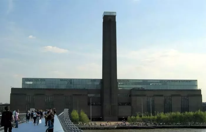 Галерэя Tate Modern знаходзіцца ў будынку былой электрастанцыі і ўваходзіць у дзесятку самых наведвальных мастацкіх музеяў свету. Фота: MykReeve / wikimedia.org