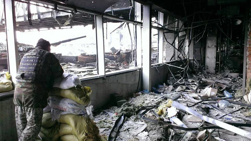 на фото — то, что осталось от Донецкого аэропорта