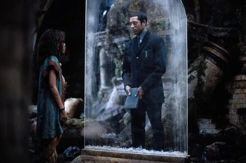 Арланда Джонс у ролі «вечнага камп’ютара» ў фільме «Машына часу»