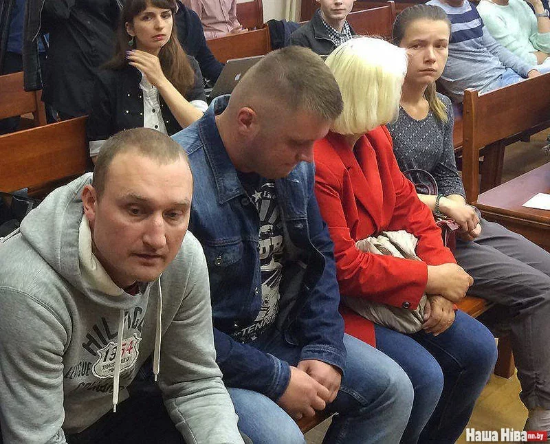 Дмитрий Лукашевич (в джинсовой куртке) в зале суда. Фото Влада Шведовича.