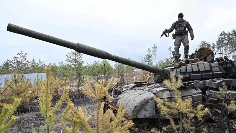 Расійскі танк, падбіты пад Кіевам. Фота: Getty images.