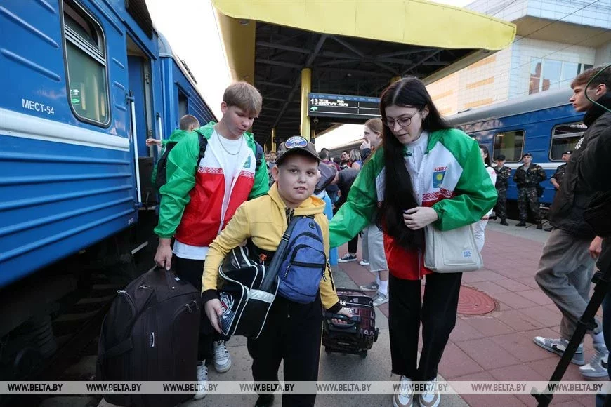 Привезены украинские дети на минском железнодорожном вокзале. Фото: БелТА