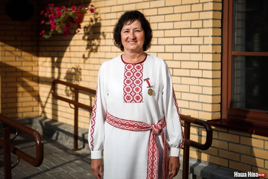 Staršynia Tavarystva biełaruskaj movy, deputatka Alena Anisim sustrakała haściej u šykoŭnaj sukiency