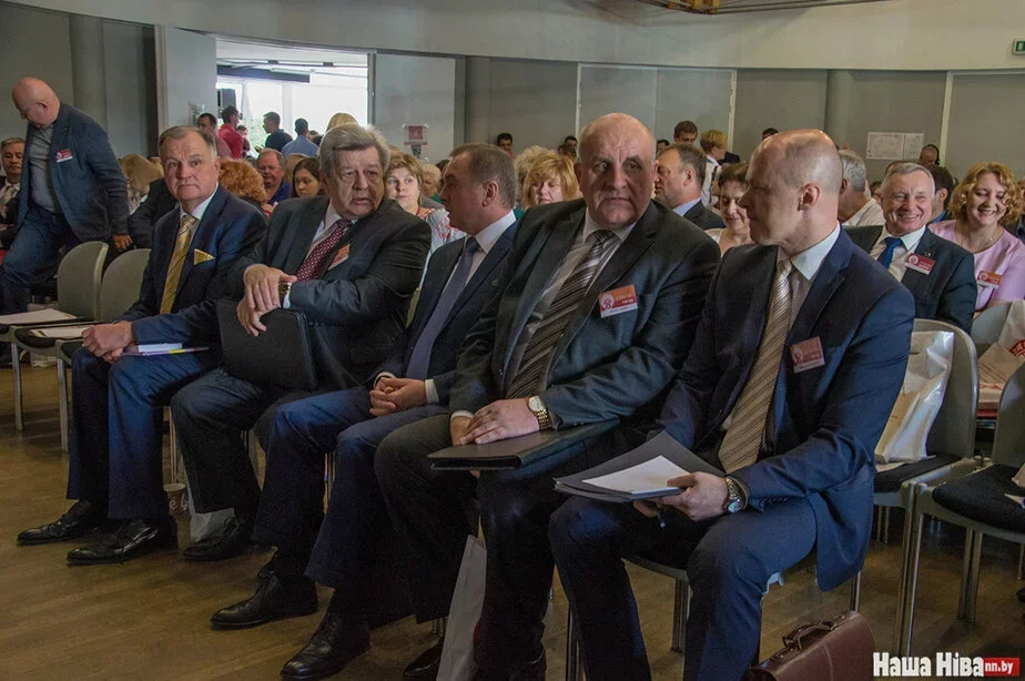 На съезде белорусов мира в 2017 году присутствовал Владимир Макей