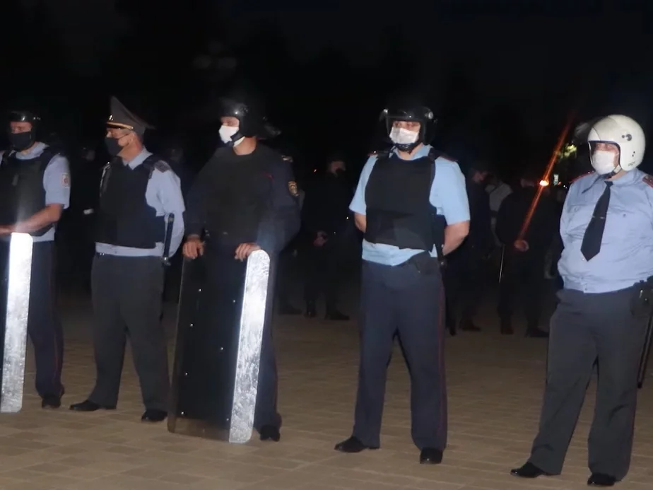 Міліцыя на пратэстах у Маладзечна, 9 жніўня. Скрын з відэа