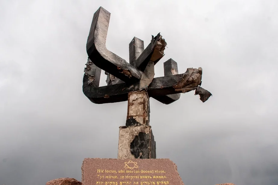Abstralany pomnik achviaram Chałakostu pad Charkavam. Fota: Andrej Maryjenka / UNIAN