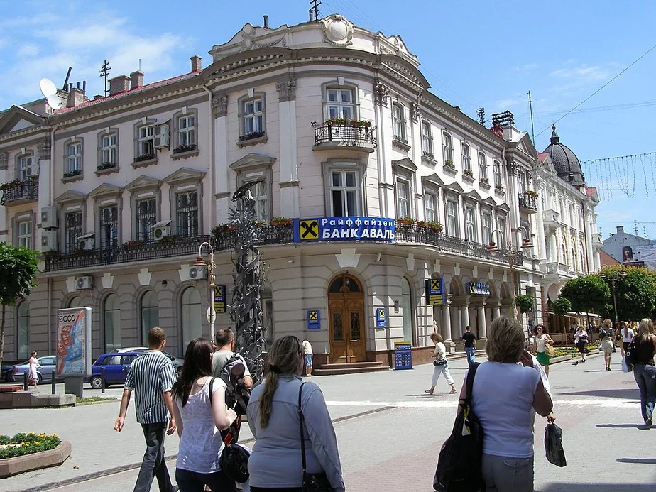 Adździaleńnie Rajfajzen-banka ŭ Ivana-Frankoŭsku. Fota: Vikipiedyja