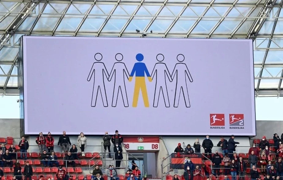 Бундеслига одной из первых в футбольной Европе начала кампанию по поддержке Украины. Фото: AFP