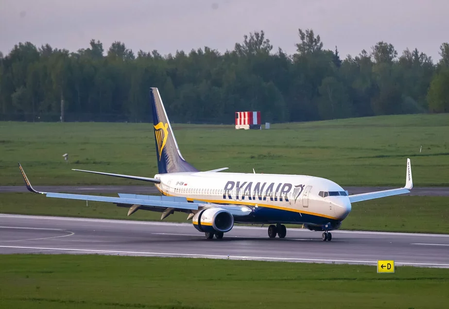 Той самы самалёт Ryanair падчас прызямлення ў Вільні 23 мая 2021 года. Фота: AP Photo/Mindaugas Kulbis