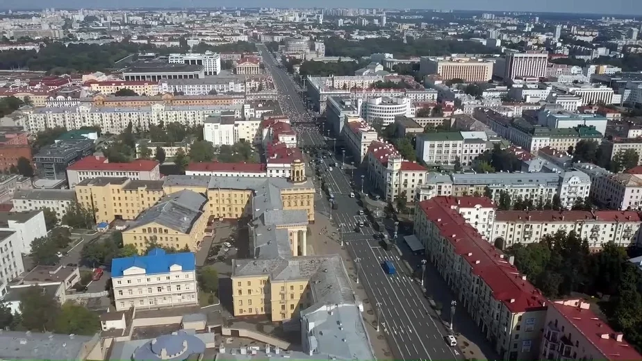 Комплекс зданий КГБ в Минске (слева снизу), вид с дрона