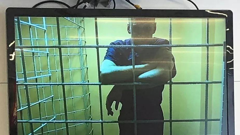 Аляксей Навальны ў турме. Скрыншот з відэа