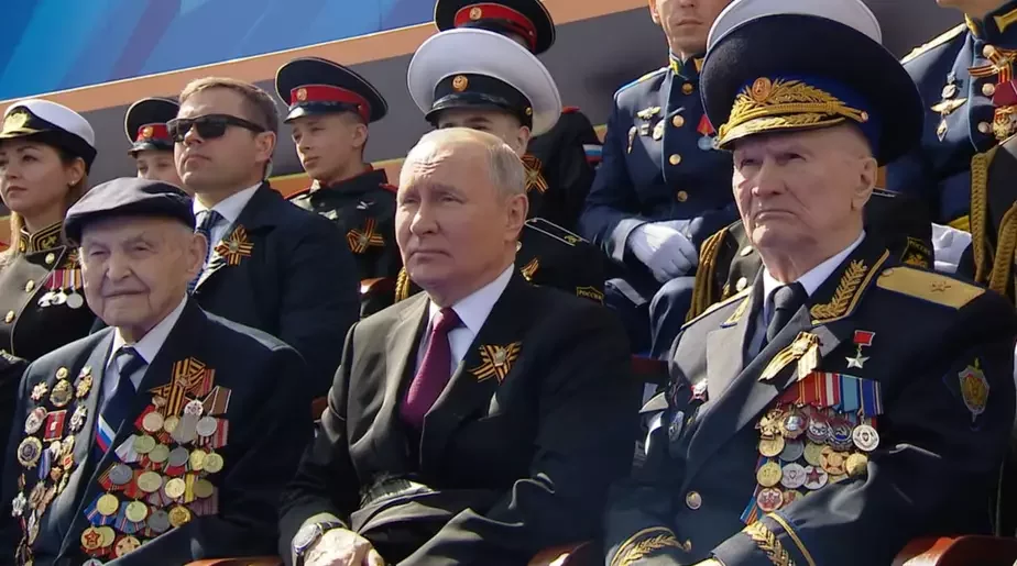 Юрый Двойкін, Уладзімір Пуцін і Генадзь Зайцаў на парадзе Перамогі на Краснай плошчы, 9 мая 2023 года