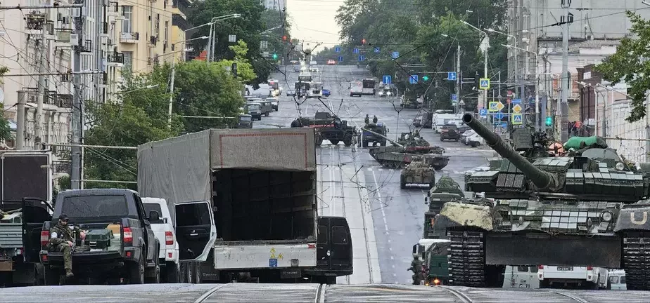 Военная техника на улицах Ростова-на-Дону