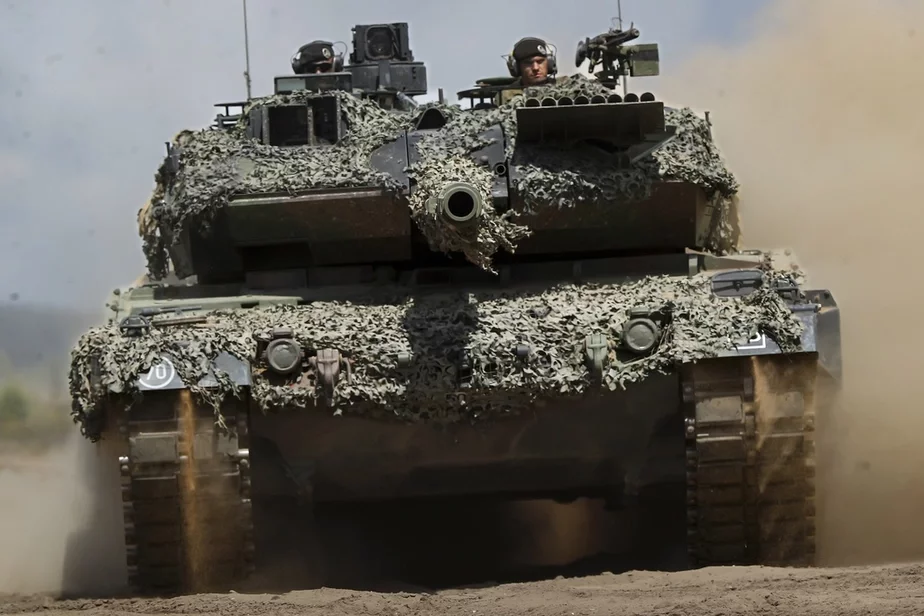 Танк Leopard 2A6 во время недавних учений НАТО в Литве. Фото: Mindaugas Kulbis / AP