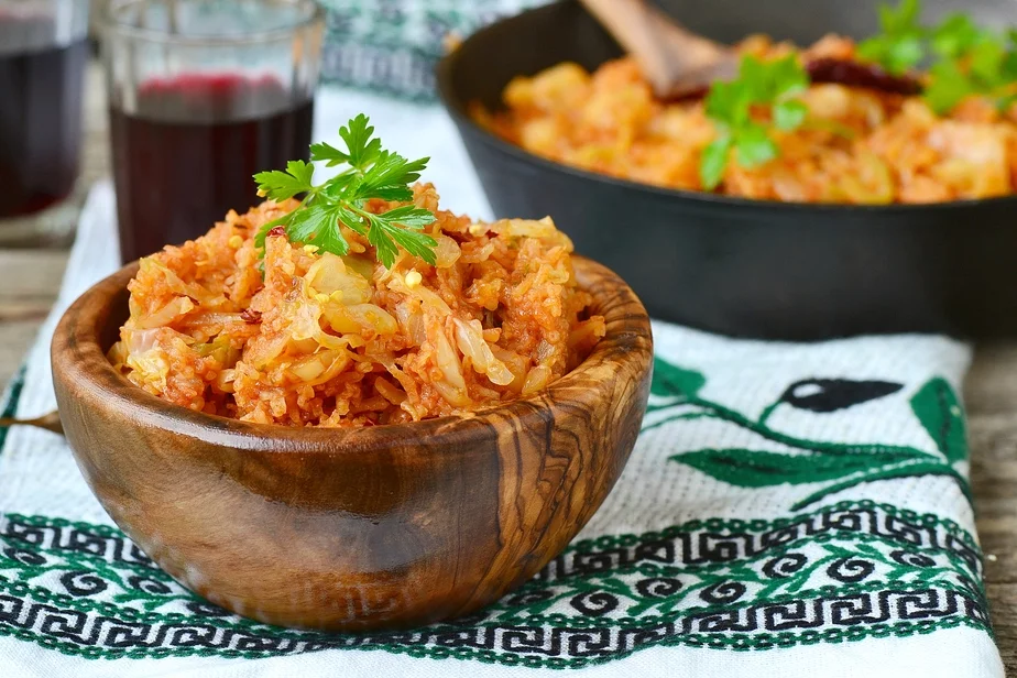 Stewed cabbage and rice