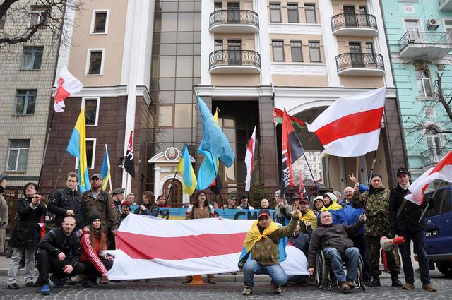 День Воли в Киеве: в столице Украины прошла акция солидарности с белорусскими политзаключенными 17